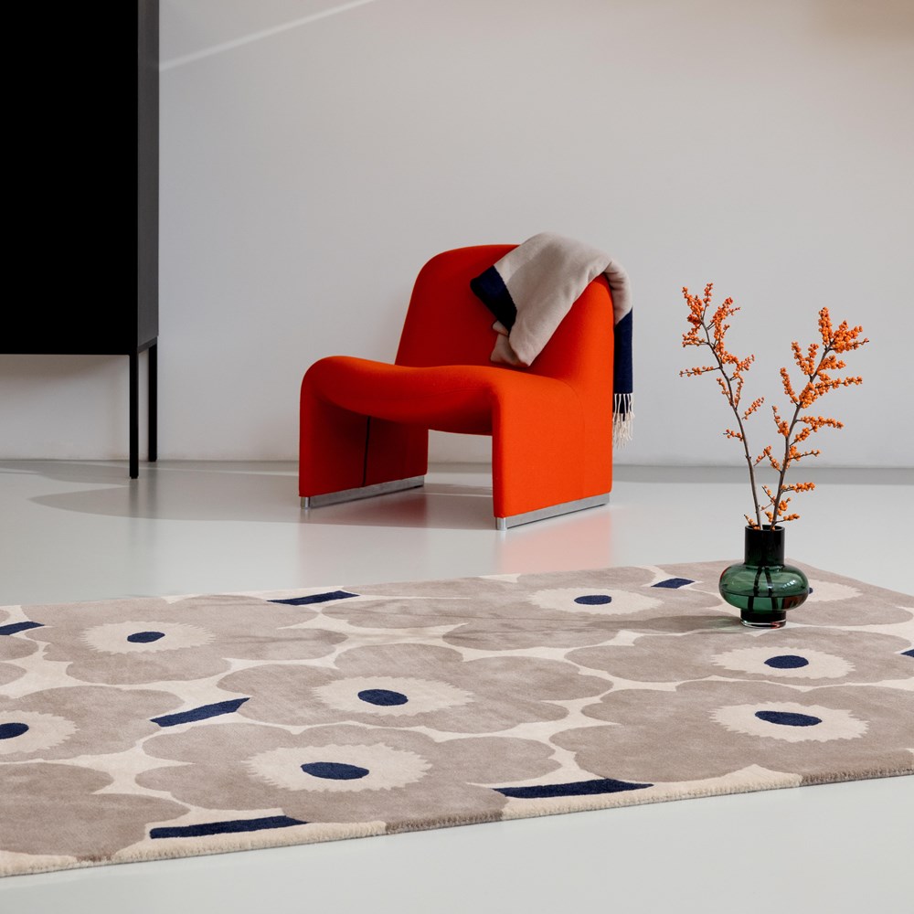 Unikko Handtufted Wool Floral Rugs 132401 by Marimekko in Greige